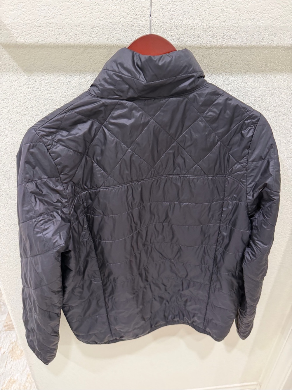 Patagonia Black Quilted Jacket with Subtle Logo - Picture 3 of 5